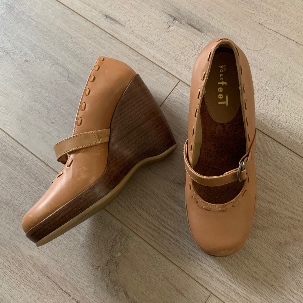 Vintage Brown tan leather wedge heel shoes